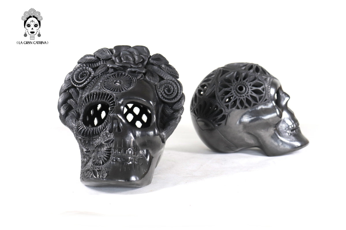 Par Cráneos de Barro Negro 18 cm. 7.1 in - 20 cm. 7.9 in.