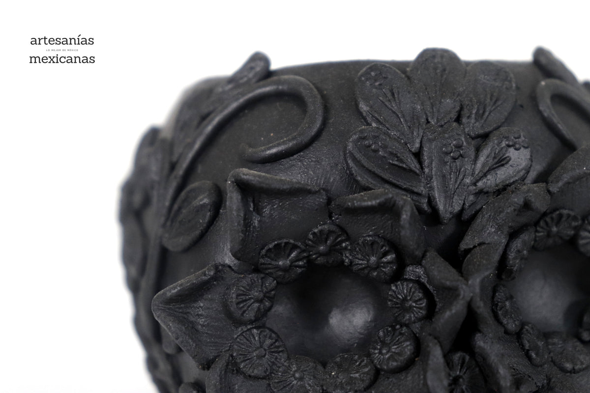Maceta Cráneo Barro Negro con Flores Relieve - 10 Cm 3.9 In. Maceta