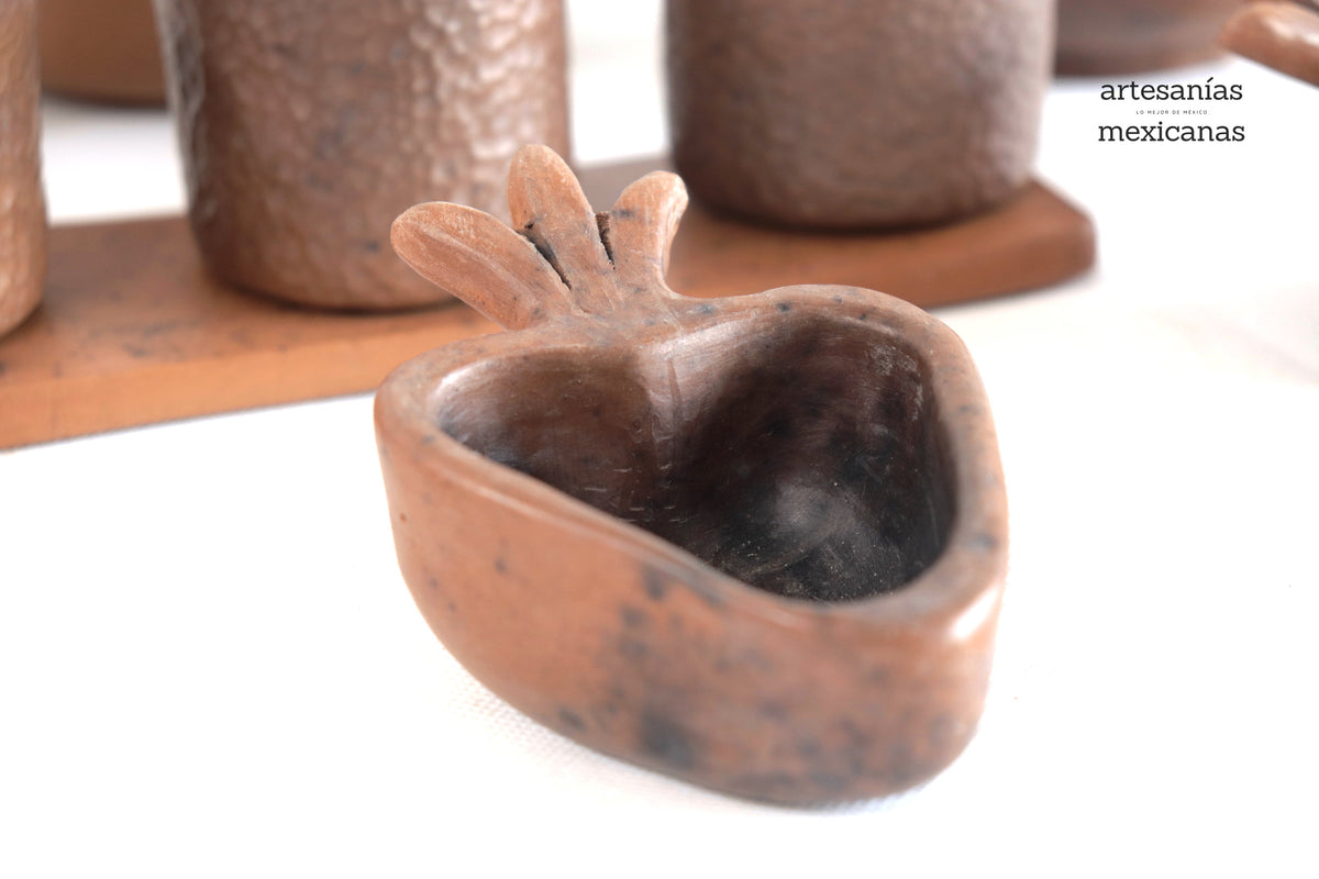 Set de vasos, caballitos y corazones de barro Artesanía