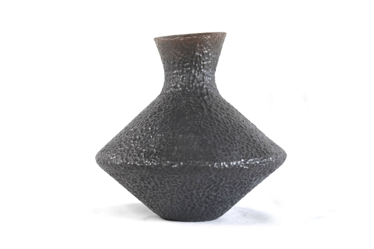 Jarrón moderno de barro martillado negro - 25 cm. 10 in. Artesanía