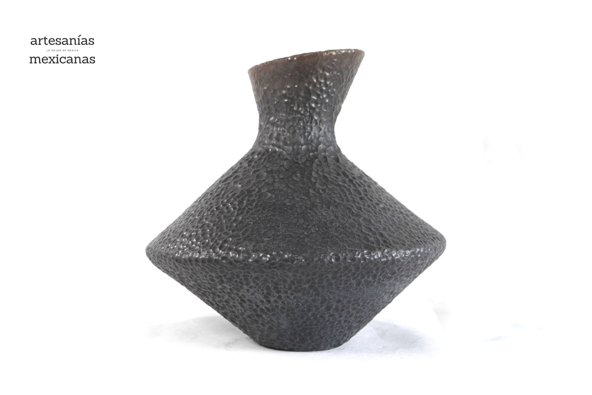 Jarrón moderno de barro martillado negro - 25 cm. 10 in. Artesanía