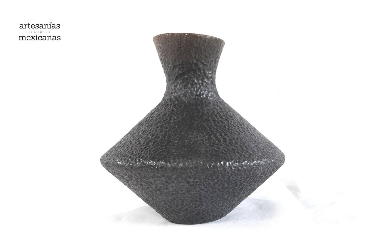 Jarrón moderno de barro martillado negro - 25 cm. 10 in. Artesanía