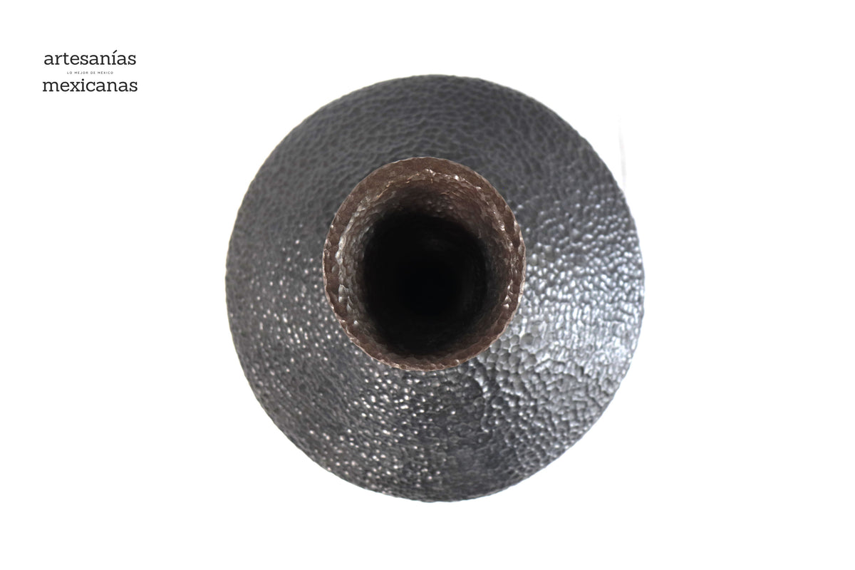 Jarrón moderno de barro martillado negro - 25 cm. 10 in. Artesanía
