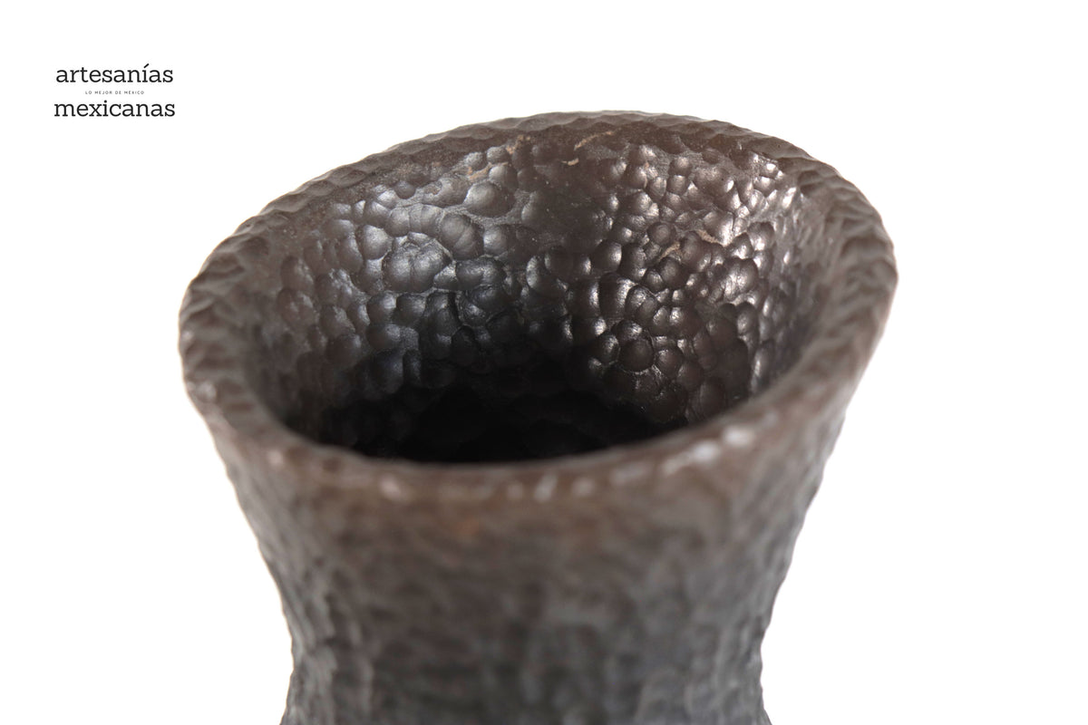 Jarrón moderno de barro martillado negro - 25 cm. 10 in. Artesanía