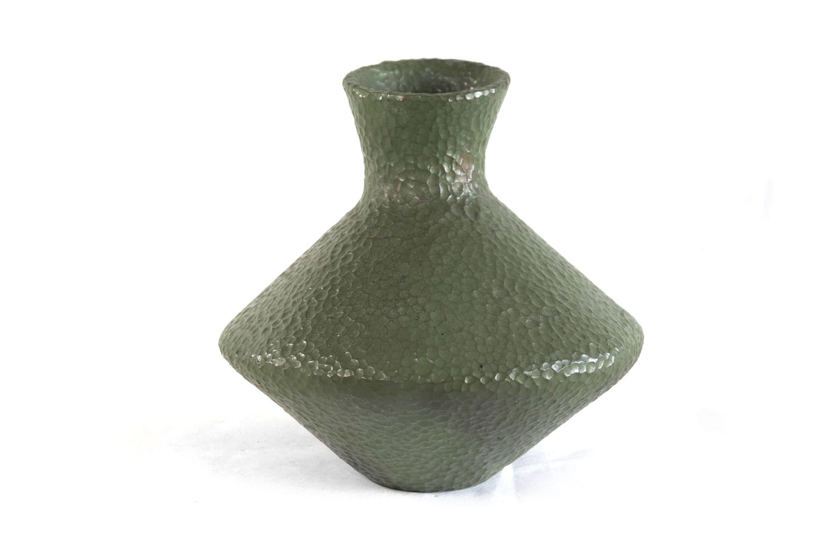 Jarrón moderno de barro martillado verde - 25 cm. 10 in. Artesanía
