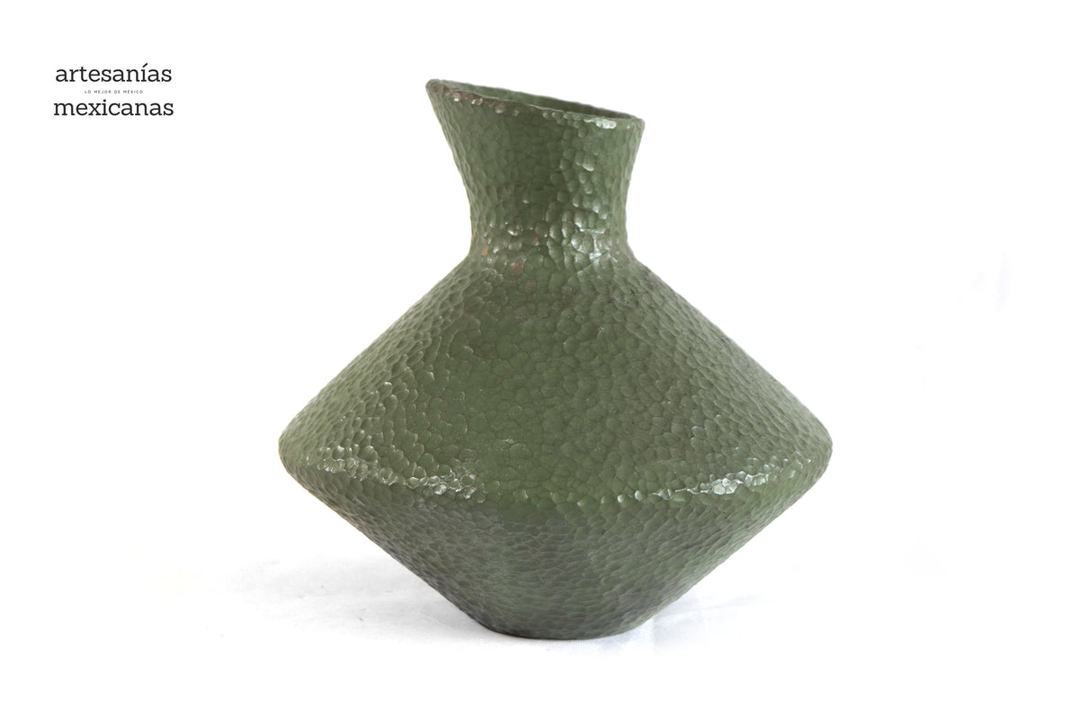 Jarrón moderno de barro martillado verde - 25 cm. 10 in. Artesanía