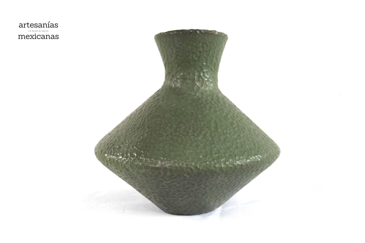 Jarrón moderno de barro martillado verde - 25 cm. 10 in. Artesanía
