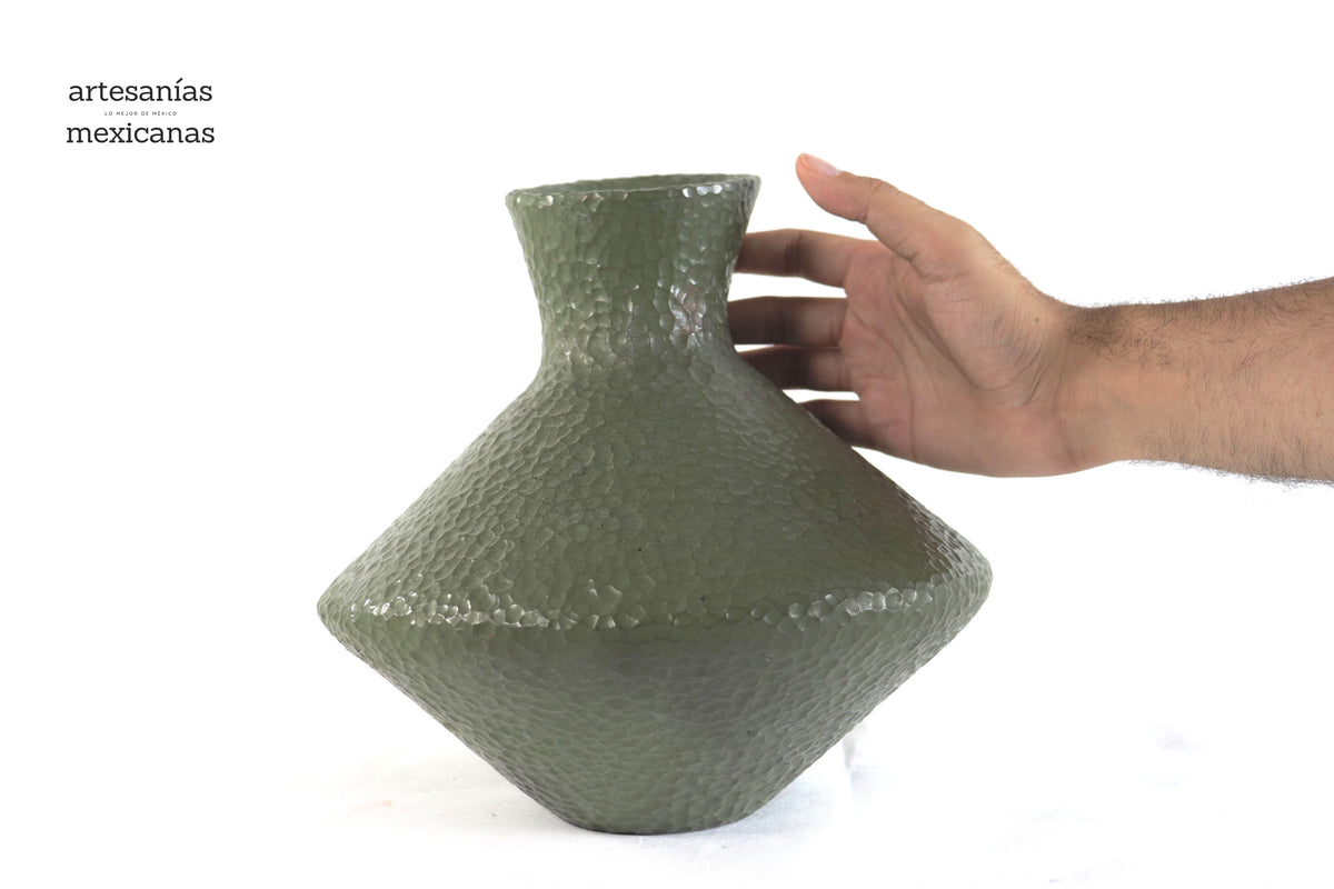 Jarrón moderno de barro martillado verde - 25 cm. 10 in. Artesanía