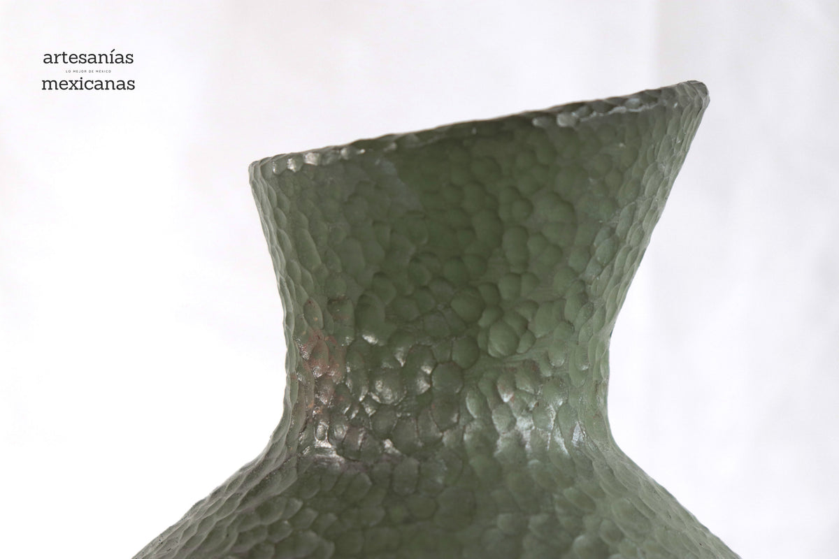 Jarrón moderno de barro martillado verde - 25 cm. 10 in. Artesanía
