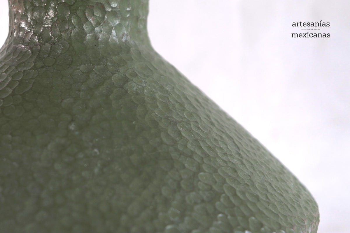 Jarrón moderno de barro martillado verde - 25 cm. 10 in. Artesanía