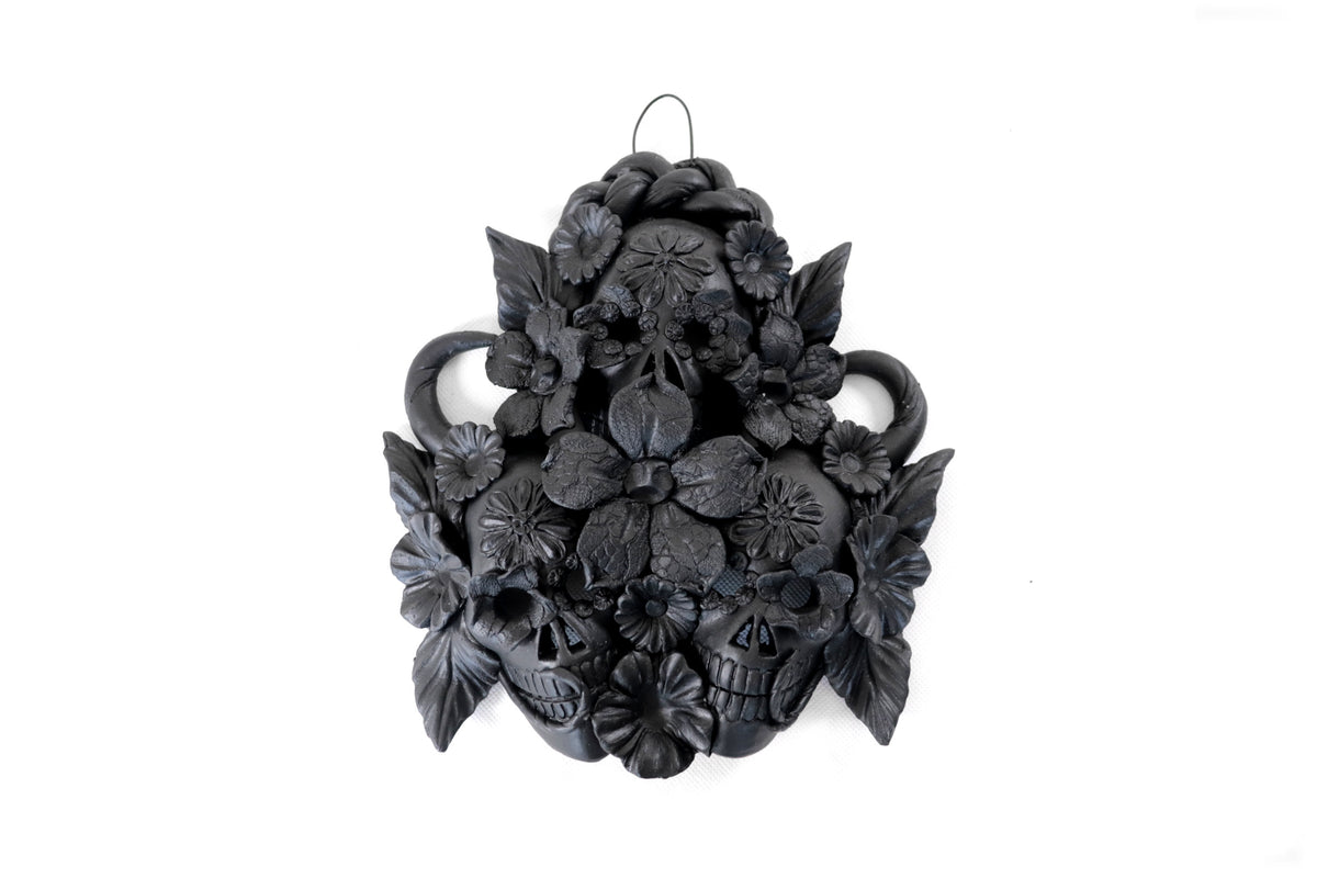 Cráneos Negros con Flores I - 20 cm. 7.8 in. Artesanía