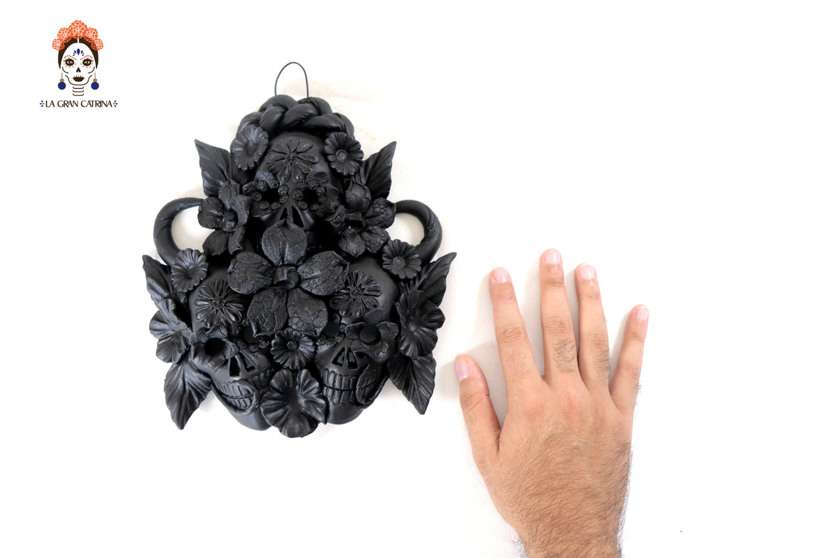 Cráneos Negros con Flores I - 20 cm. 7.8 in. Artesanía