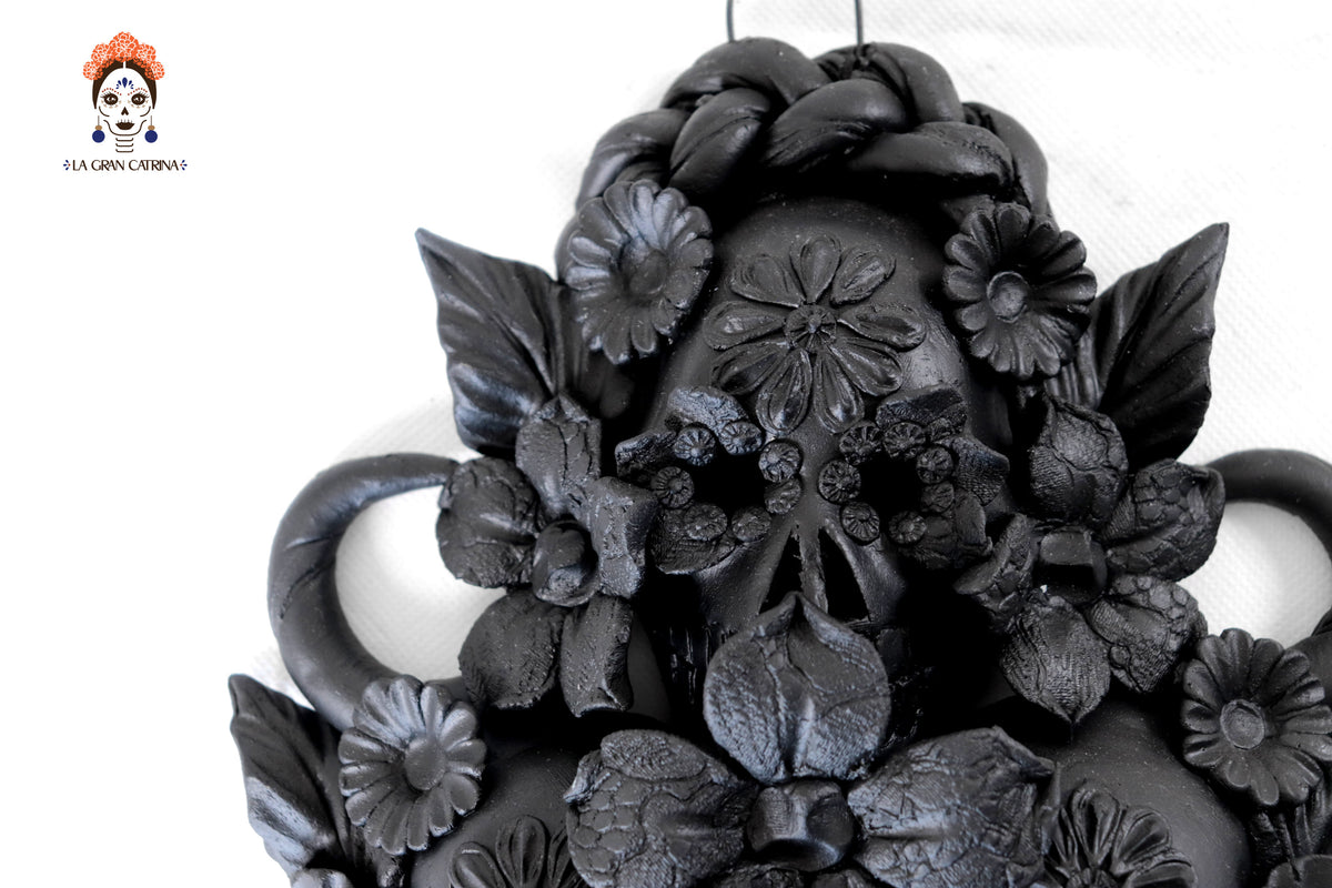 Cráneos Negros con Flores I - 20 cm. 7.8 in. Artesanía