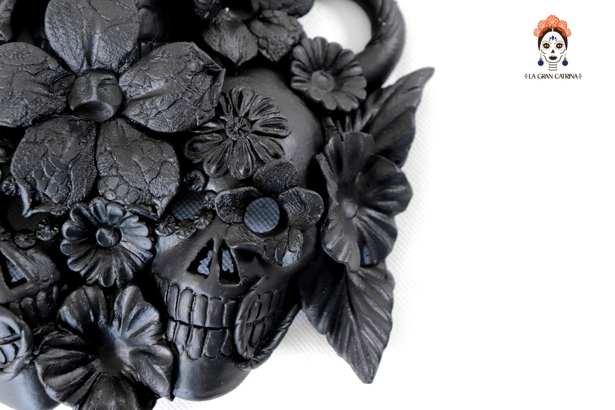Cráneos Negros con Flores I - 20 cm. 7.8 in. Artesanía