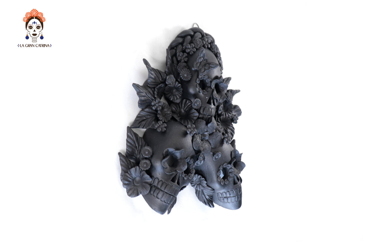 Craneos Negros con Flores - 24 cm. 9.4 in. Artesanía