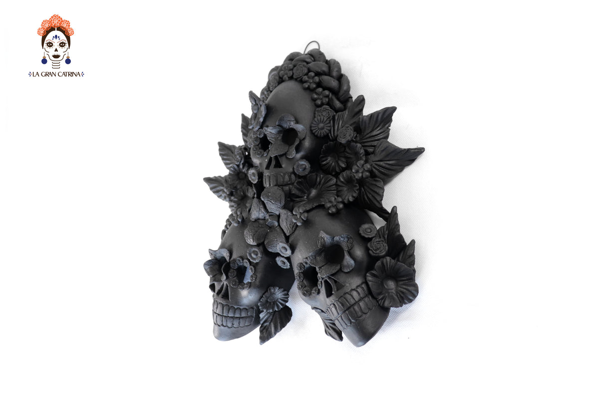 Craneos Negros con Flores - 24 cm. 9.4 in. Artesanía