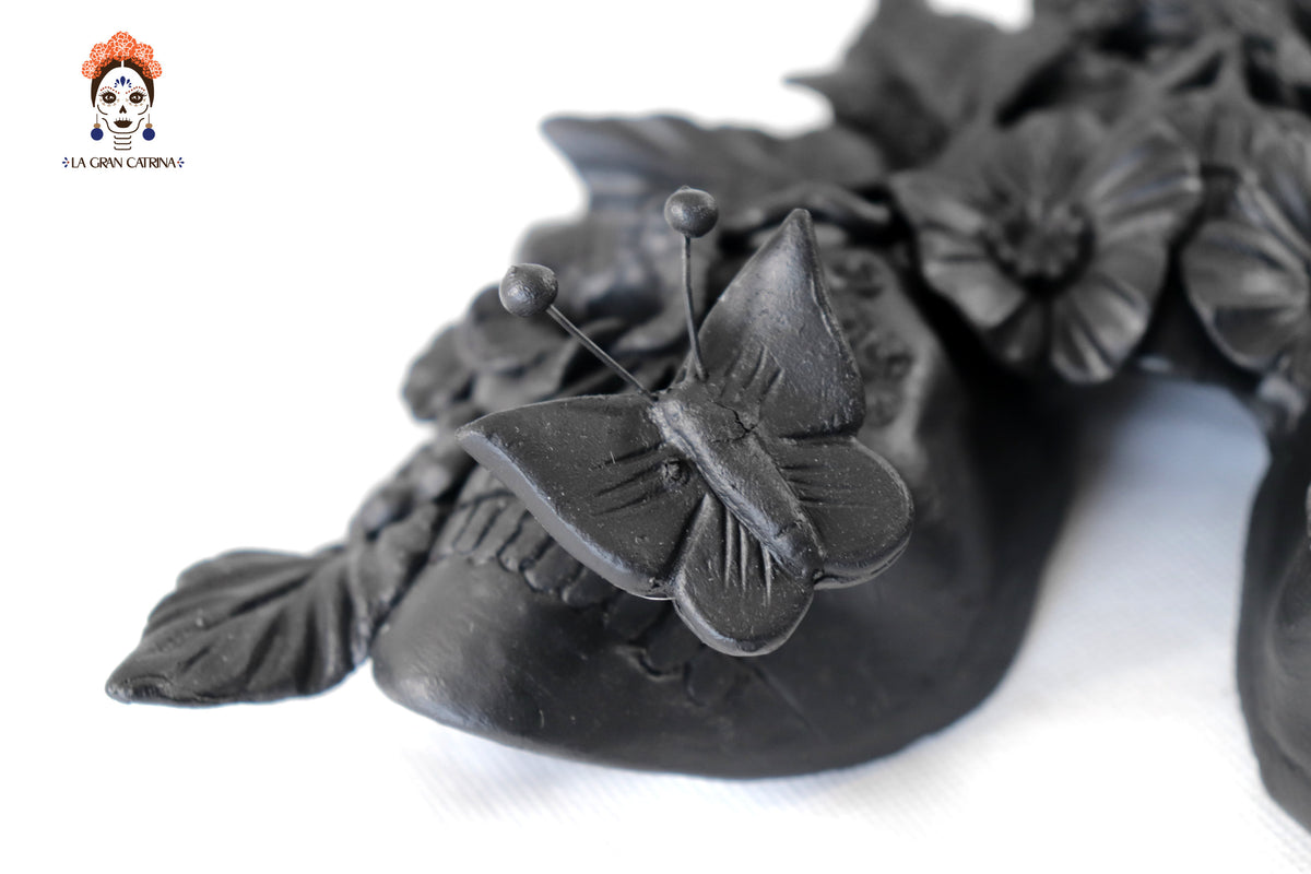 Cráneos Negros con Flores II - 20 cm. 7.8 in. Artesanía