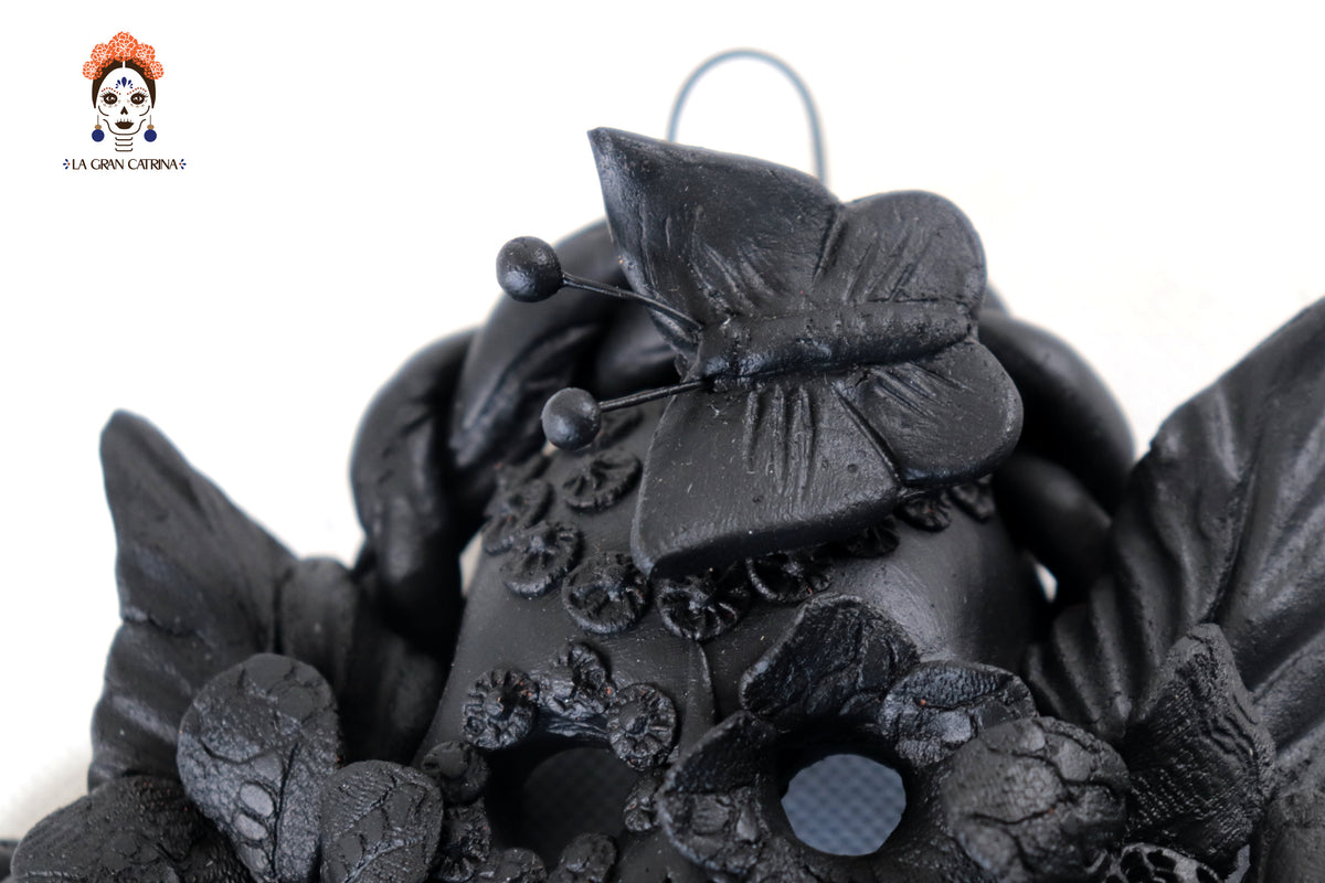 Cráneos Negros con Flores II - 20 cm. 7.8 in. Artesanía