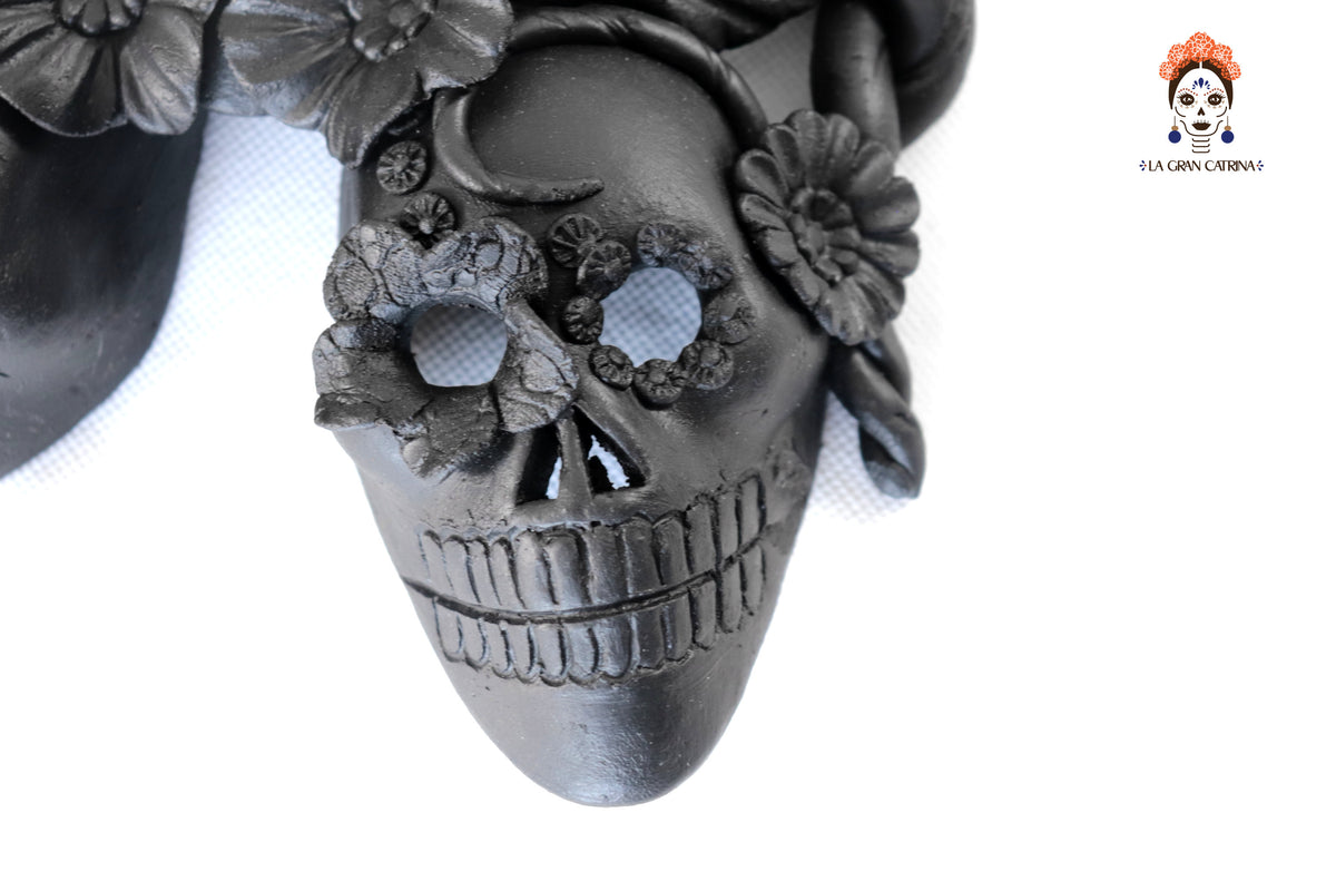 Cráneos Negros con Flores II - 20 cm. 7.8 in. Artesanía