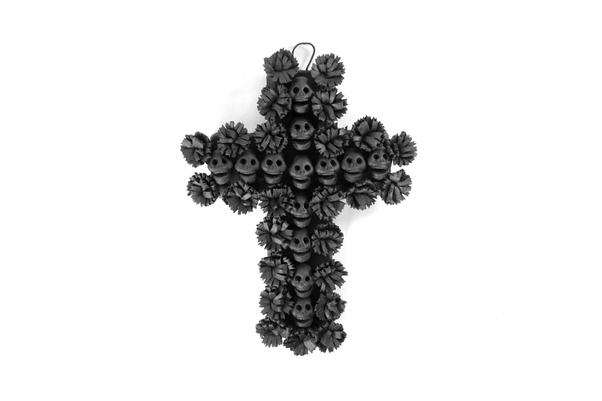 Cruz de Día de Muertos Barro color Negro 24 cm. 10 in.