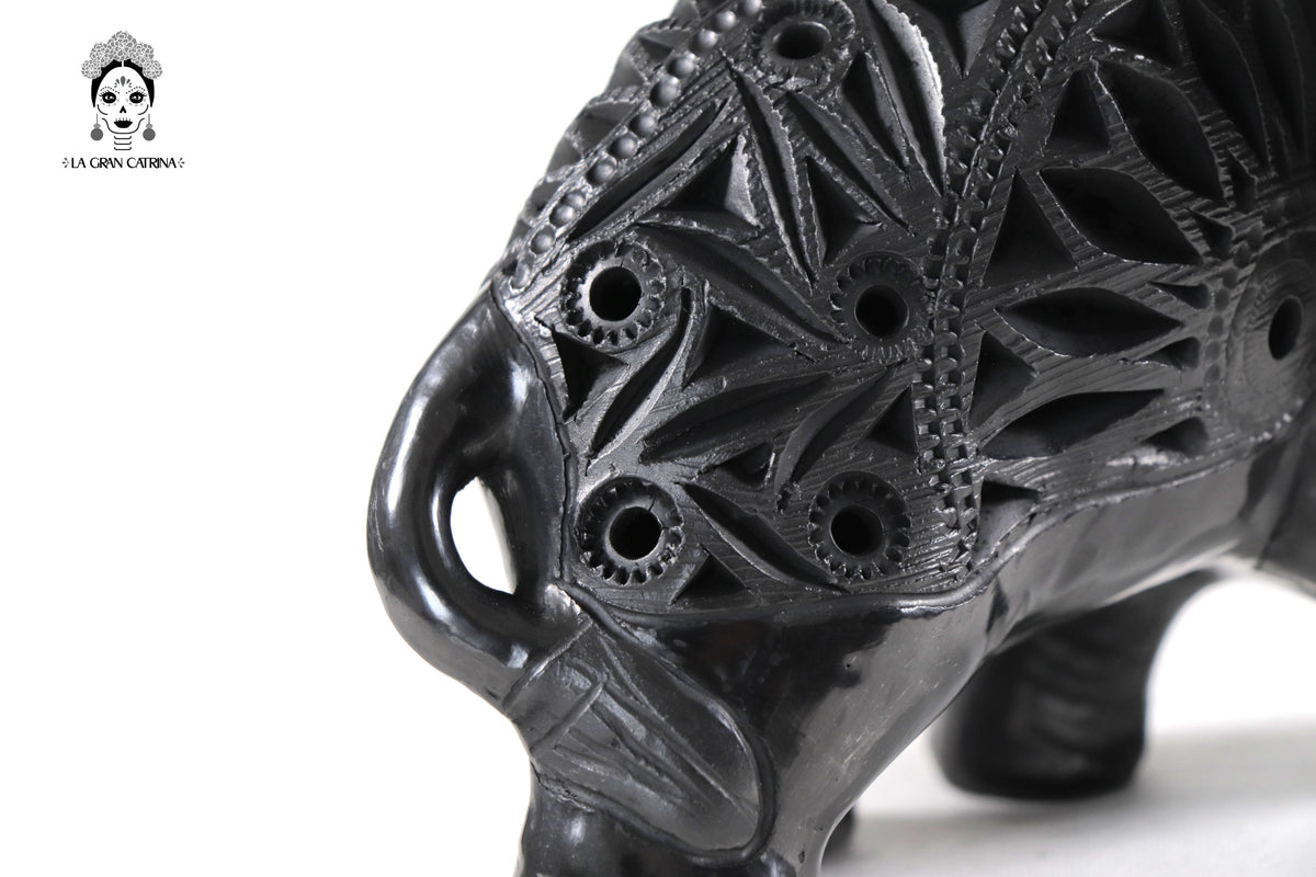 Elefante de Barro Negro - 18 cm. 7 in. Barro negro