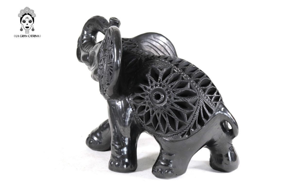 Elefante de Barro Negro - 18 cm. 7 in. Barro negro
