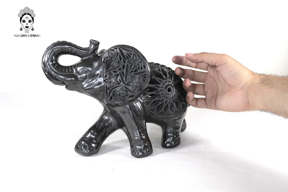 Elefante de Barro Negro - 18 cm. 7 in. Barro negro