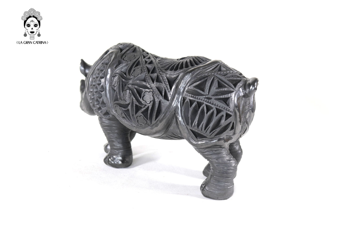Rinoceronte de Barro Negro - 14 cm. 5.5 in. Barro negro