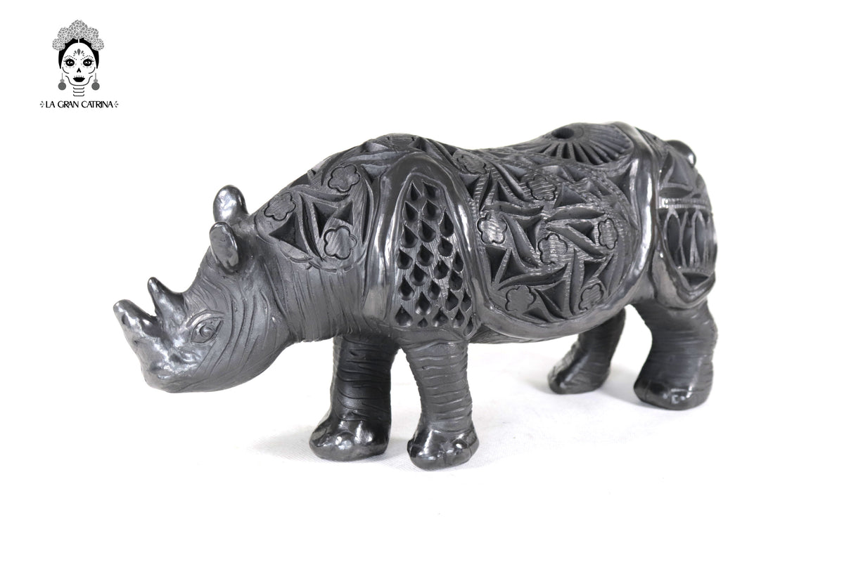 Rinoceronte de Barro Negro - 14 cm. 5.5 in. Barro negro
