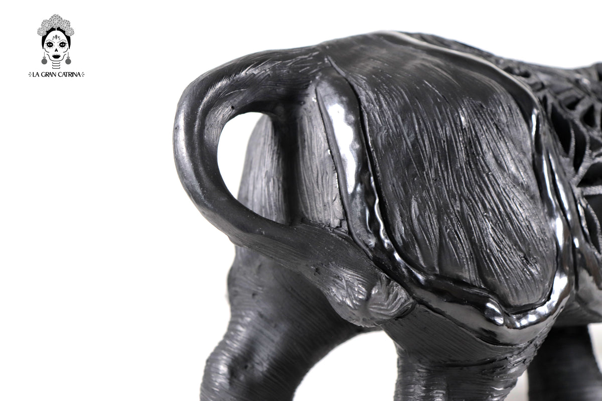 Rinoceronte de Barro Negro - 20 cm. 7.9 in. Barro negro