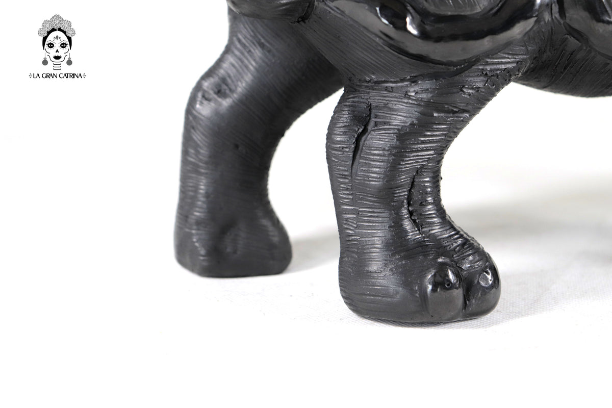 Rinoceronte de Barro Negro - 20 cm. 7.9 in. Barro negro