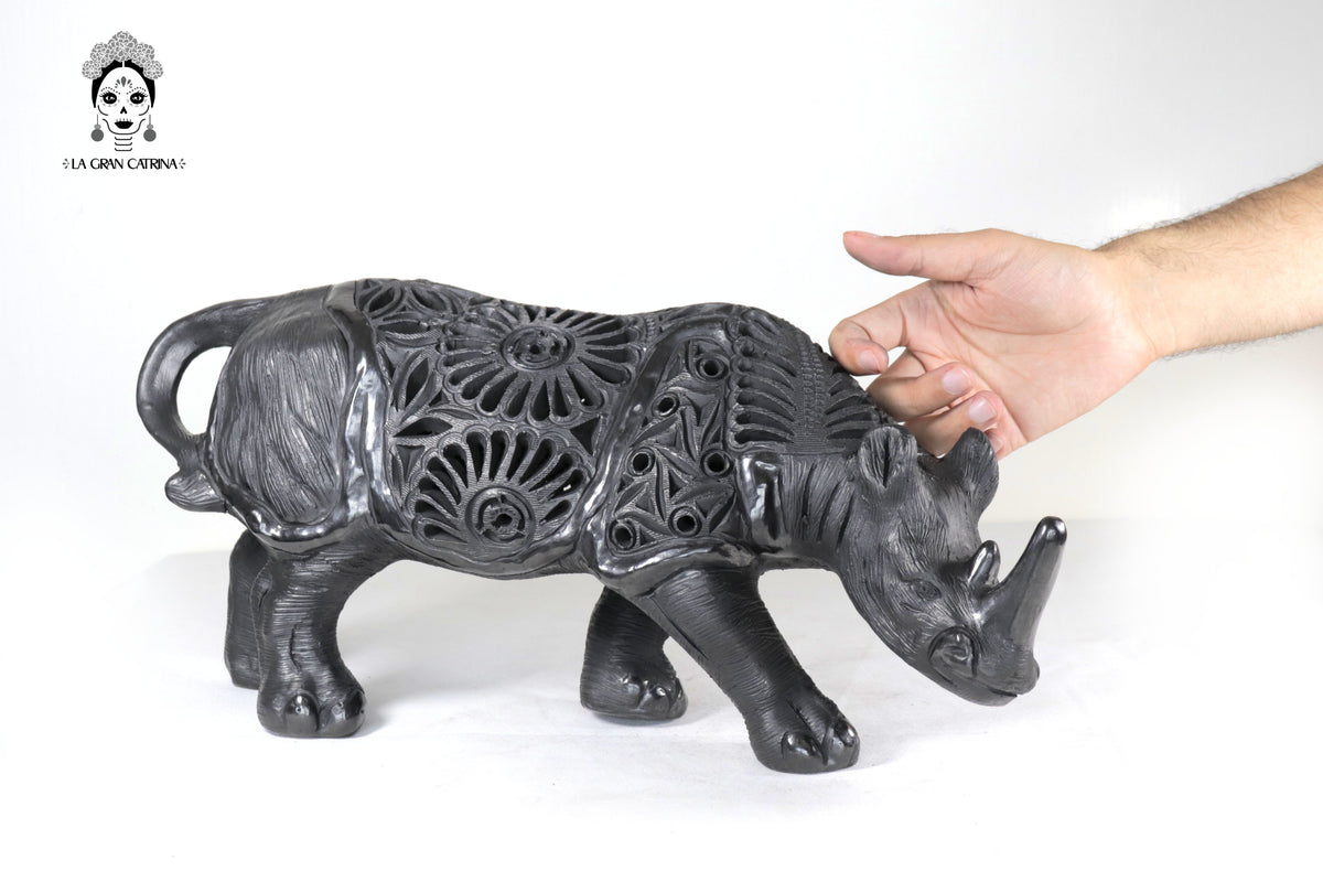 Rinoceronte de Barro Negro - 20 cm. 7.9 in. Barro negro