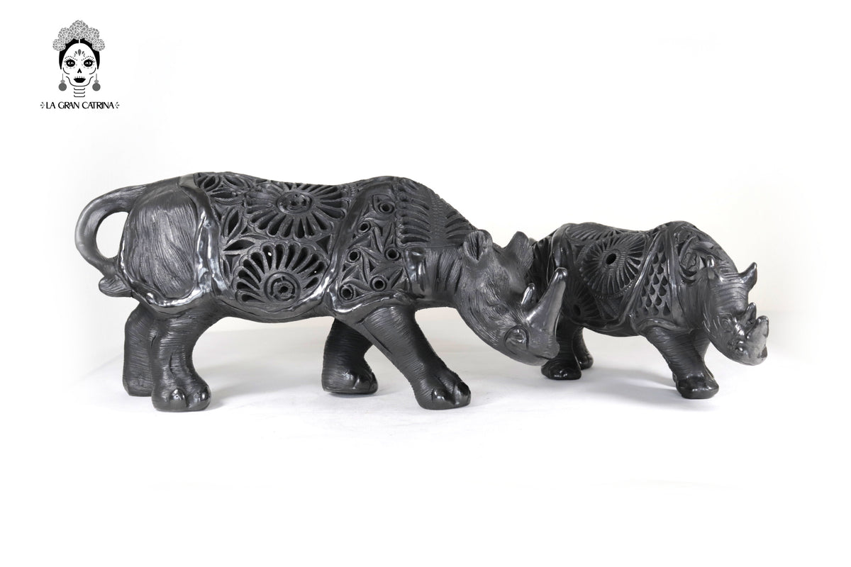 Pareja de Rinocerontes de Barro Negro - 20 cm. 7.9 in. - 14 cm. 5.5 in. Barro negro