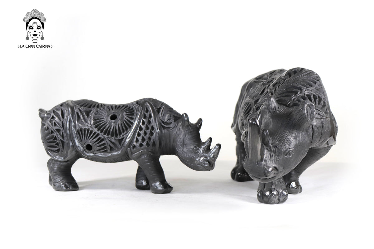 Pareja de Rinocerontes de Barro Negro - 20 cm. 7.9 in. - 14 cm. 5.5 in. Barro negro