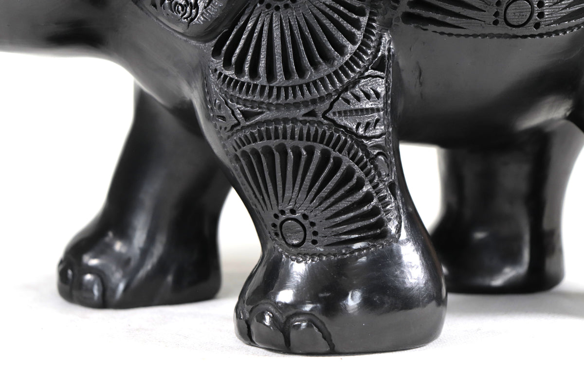 Elefante de Barro Negro - 40 cm. 15.7 in. Barro negro
