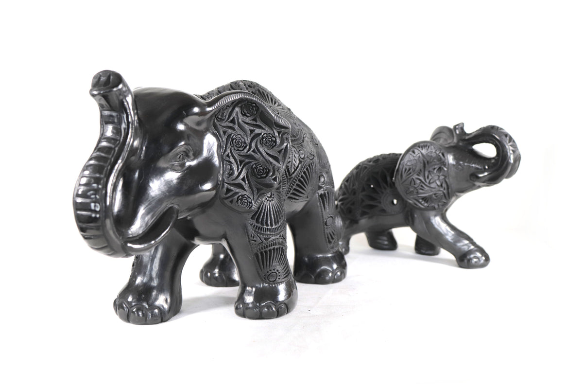 Pareja de Elefantes de Barro Negro - 24 cm. 9.4 in. - 18 cm. 7 in. Barro negro