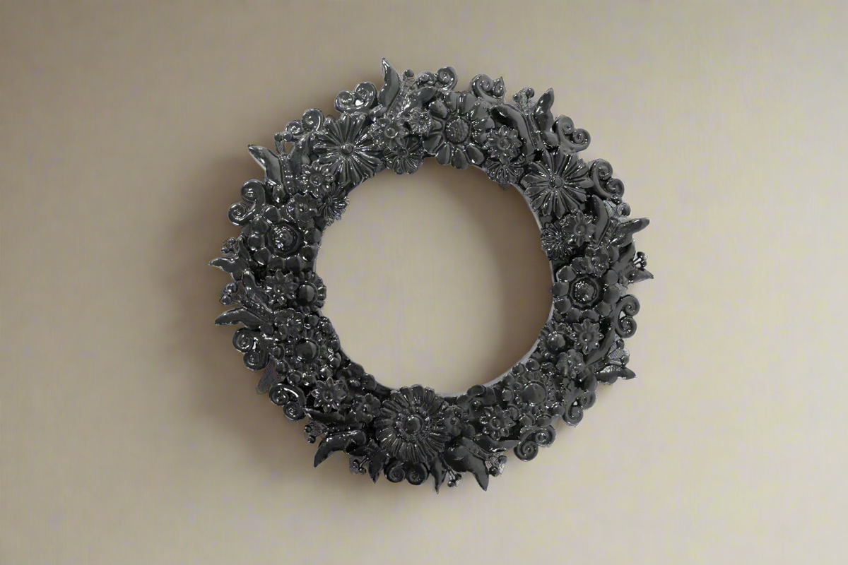 Corona negra - Barro vidriado - 33 cm. 13 in.