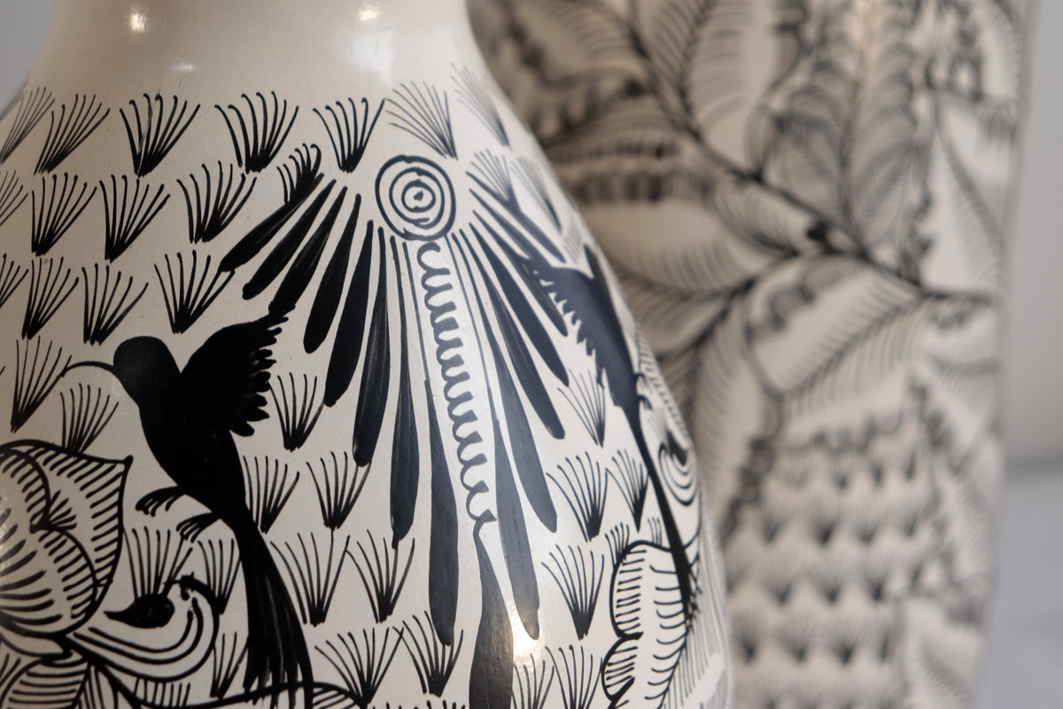 Florero Blanco Alto con Flores y Colibríes - 42.7 cm. 16.8 in. (Copy) Huancito