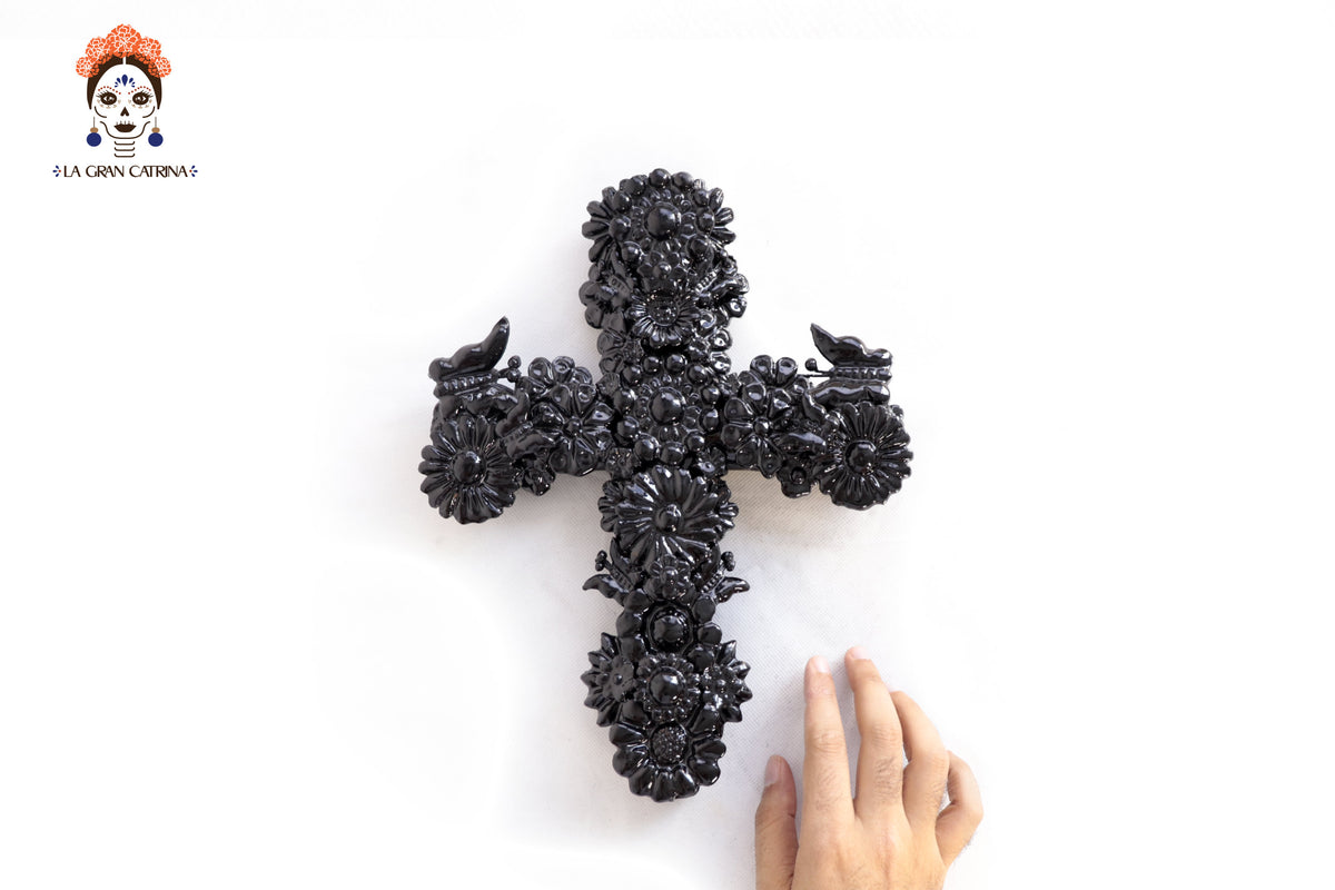Cruz Negra de Pared - 28 cm. 11 in. Vidriado Santa Fe
