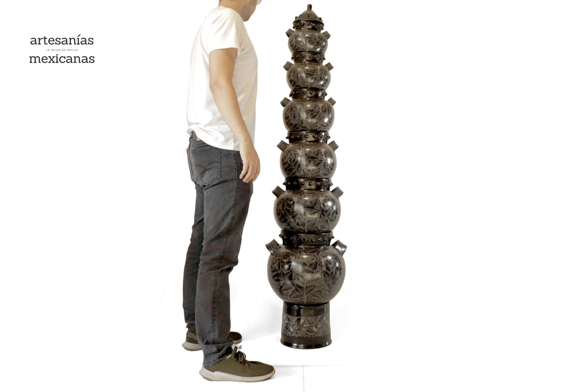 Torre de Ollas - Cerámica artesanal de Huancito - 171 cm. 67.5 in.