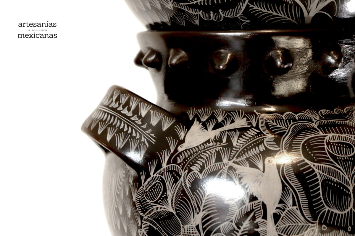 Torre de Ollas - Cerámica artesanal de Huancito - 171 cm. 67.5 in.