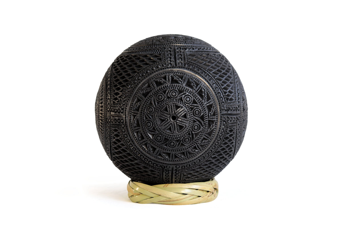 Esfera Calada de Barro Negro 16 cm 6.2 in. Barro negro