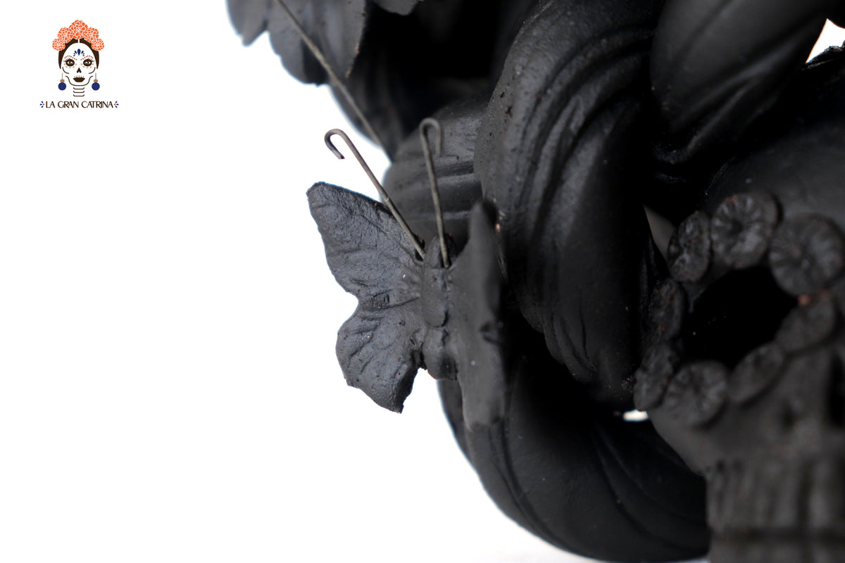 Calavera negra con Mariposas y Calabazas - 14.5 cm. 5.7 in.