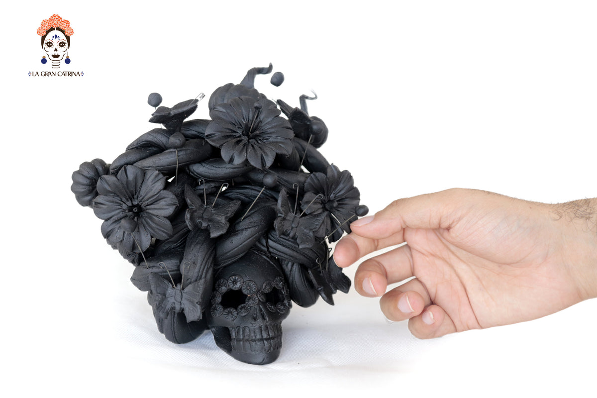 Calavera negra con Mariposas y Calabazas - 14.5 cm. 5.7 in.