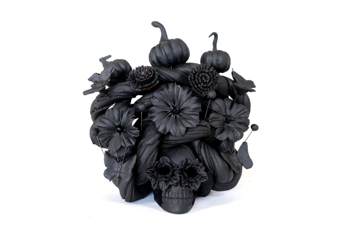 Calavera negra con Mariposas y Calabazas II - 14.5 cm. 5.7 in.