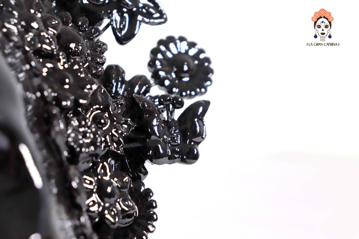 Calavera con tocado Negra con base- Barro vidriado - 22.5 cm. 8.8 in.