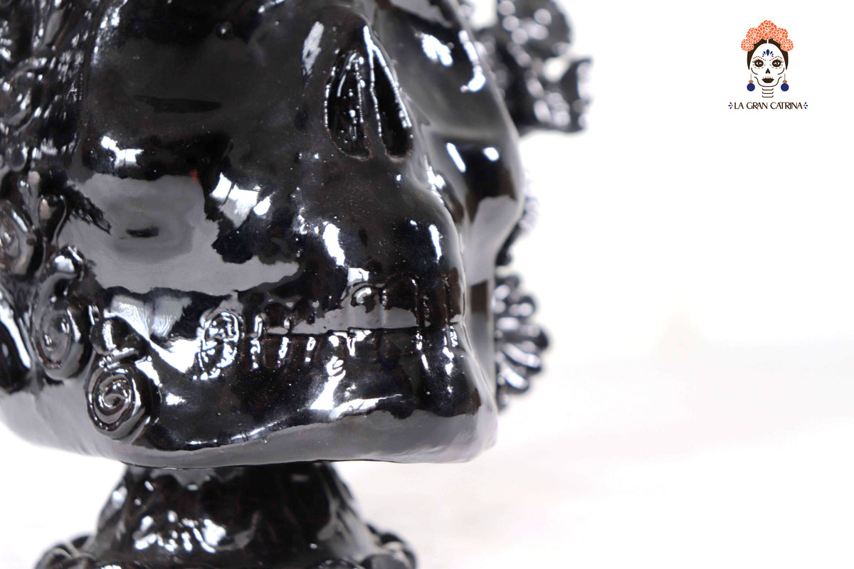 Calavera con tocado Negra con base- Barro vidriado - 22.5 cm. 8.8 in.