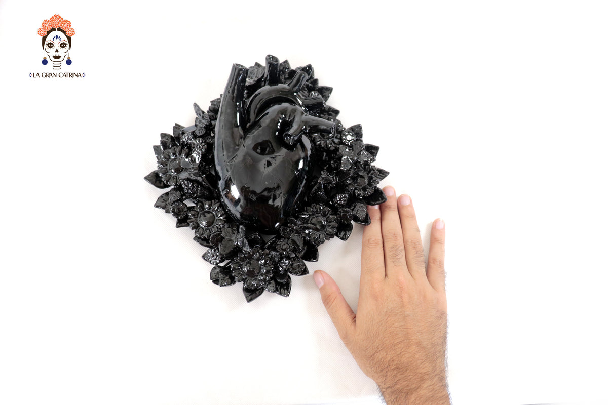 Corazon Negro de pared - Barro vidriado - 22 cm. 9 in.