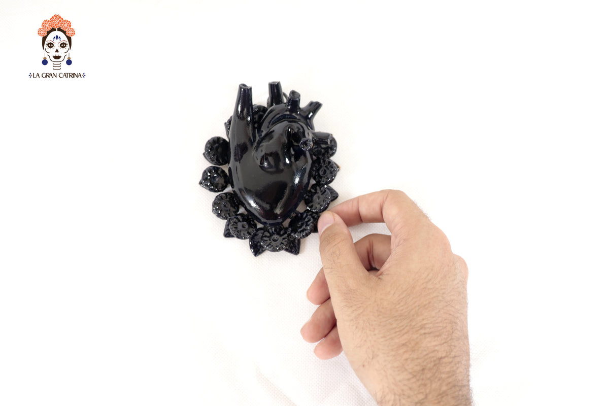 Corazon Negro de pared pequeño - Barro vidriado - 10.5 cm. 4.1 in.