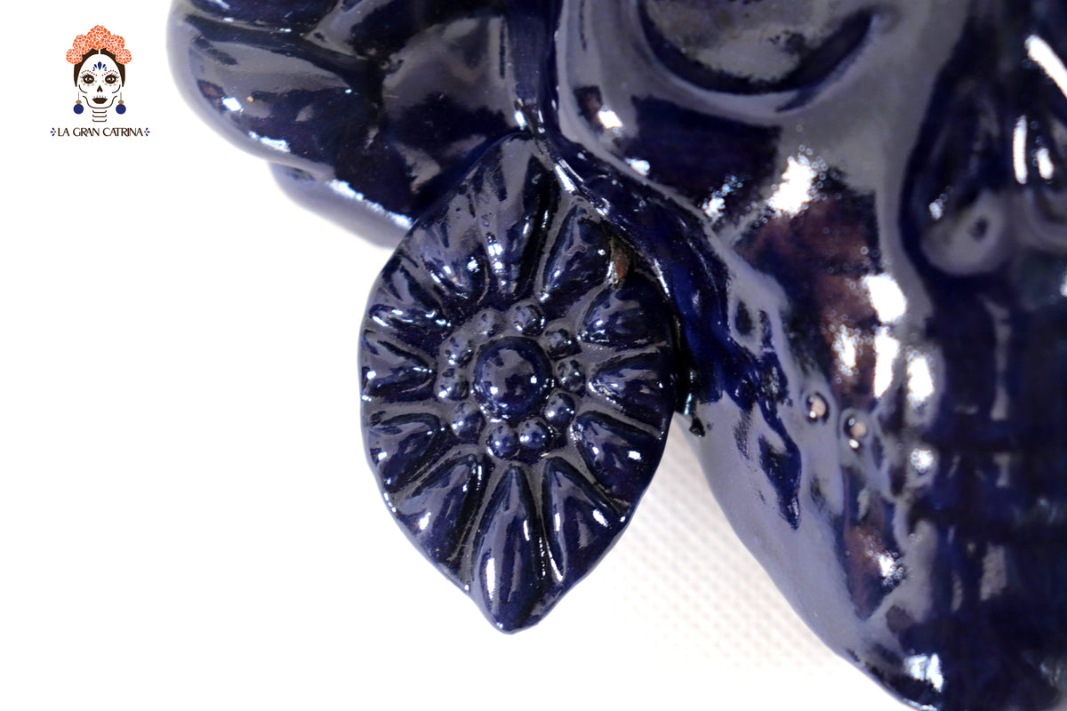 Cráneo Barro Vidriado Azul con Flores y Trenza II - 19.5 cm. 7.6 in.